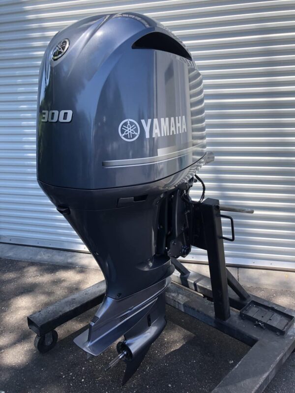 Used 2018 Yamaha 300 HP V6 EFI 4 Stroke Outboard Motor - Image 4
