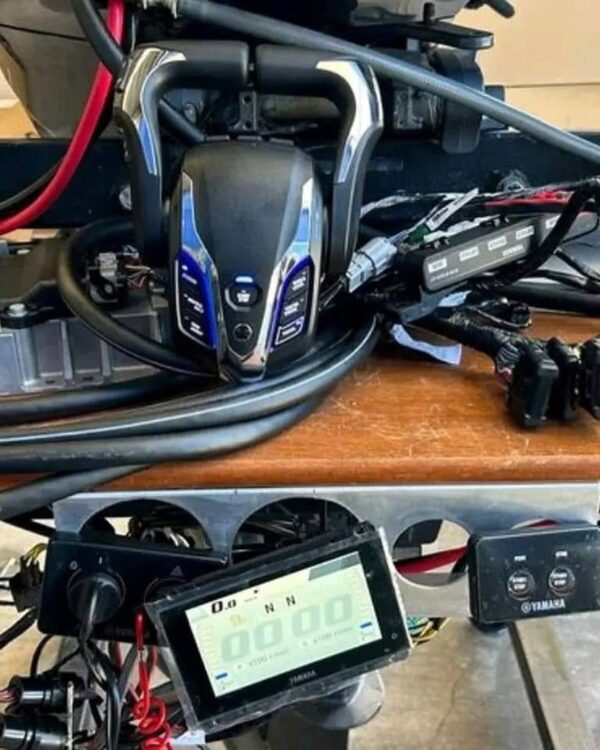 Twin Yamaha F250NCB 250HP outboards for sale - Image 8